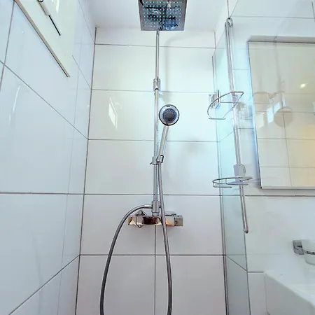 T4, Climatisation, 50m De La 아파트